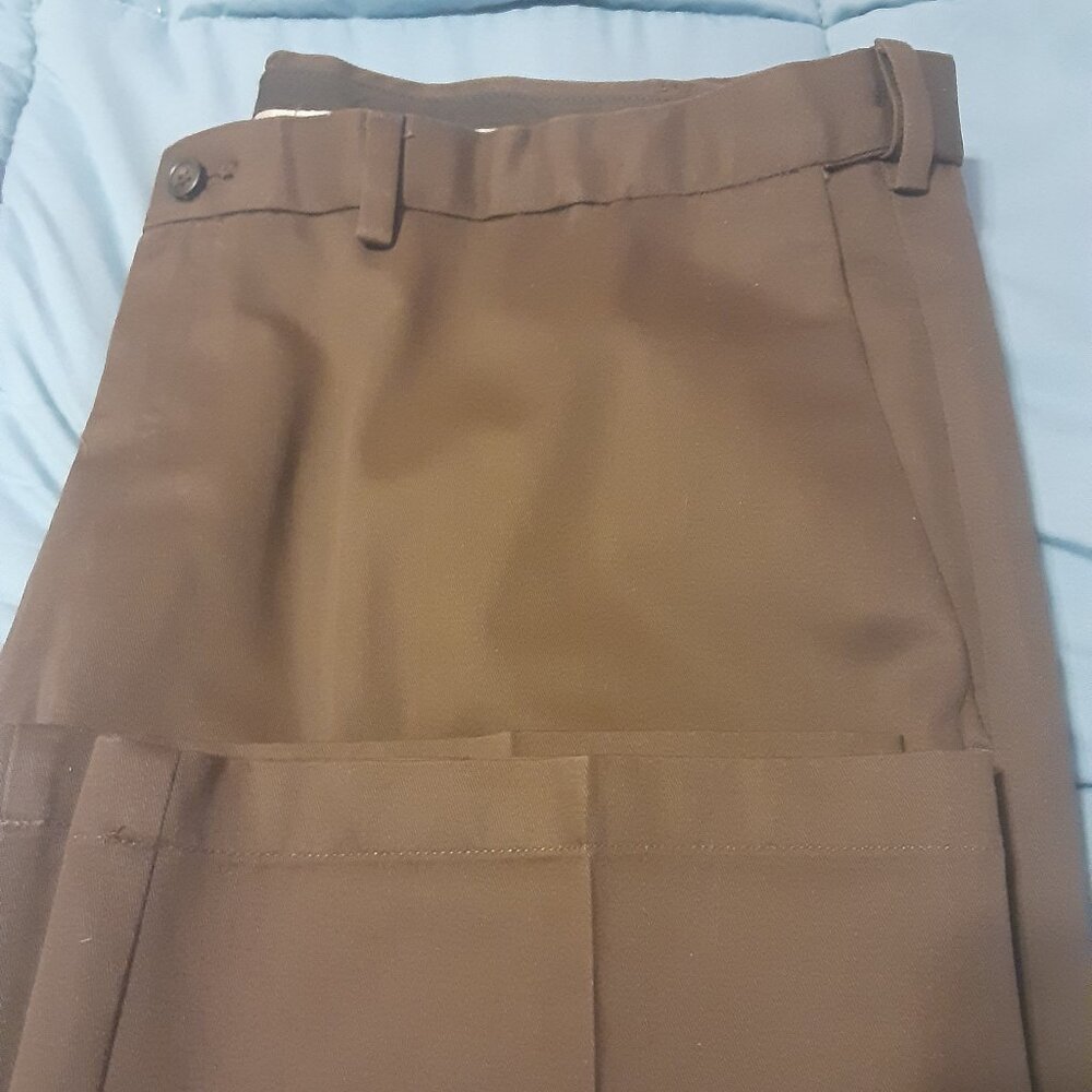 Haggar Men’s Slacks (42 x 29)